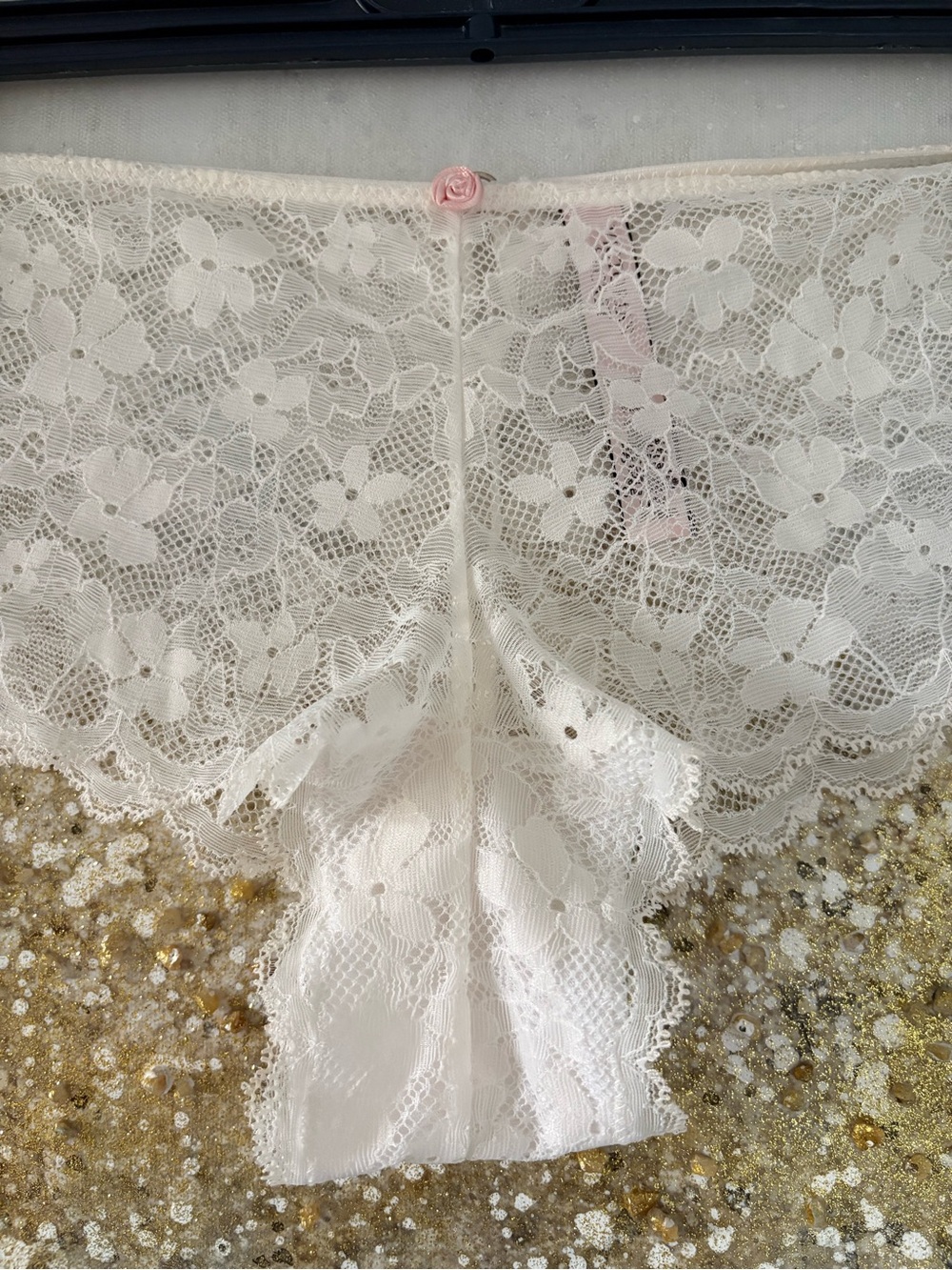 Victoria’s Secret Dream Angels White Lace Cheeky Panty (NWT) - Picture 4 of 12